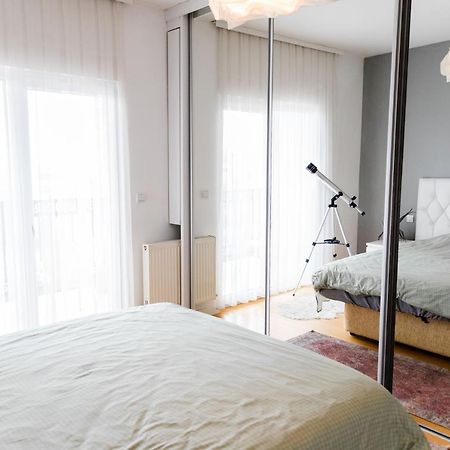 Modern Apartment With A View Feels Like Home พริสตีนา ภายนอก รูปภาพ
