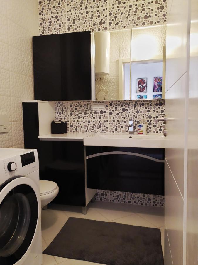 Modern Apartment With A View Feels Like Home พริสตีนา ภายนอก รูปภาพ